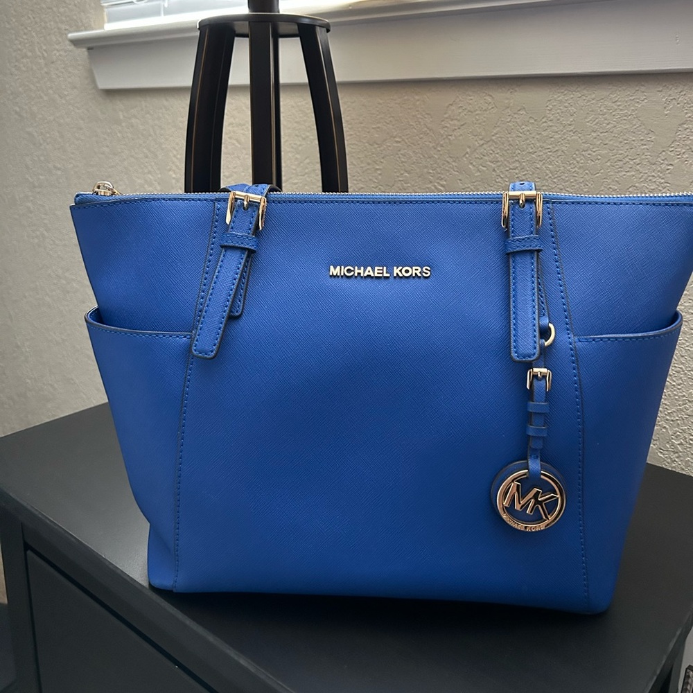 Michael Kors large tote leather bag. Next to new!